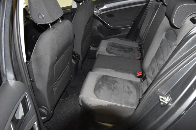 Volkswagen GOLF 1.0 TSI Comfortline Business R-Line , NAVI , CLIMATR , A UITRIJ CAM , V STOEL VERW , LMV17 , PDC V+A ,