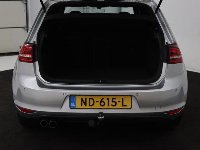 Volkswagen GOLF 1.4 TSI GTE Connected Series | Stoelverwarming | Carplay | Full LED | Trekhaak | Navigatie | Sportstoelen | Side Assist | Parkeerhulp | Climate control