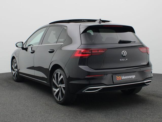 Volkswagen GOLF 1.4 eHybrid Style 204 PK DSG Matrix LED, Panoramadak, Achteruitrijcamera, Side Assist, Stoelverwarming, 18" LM Velgen Bergamo