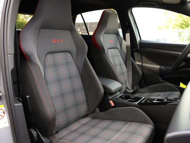 Volkswagen GOLF 2.0 TSI GTI 265 pk DSG | Panoramadak | Camera | Stoel- en stuurverwarming | Black Style | LED Plus | Spiegelpakket |19 inch Estoril