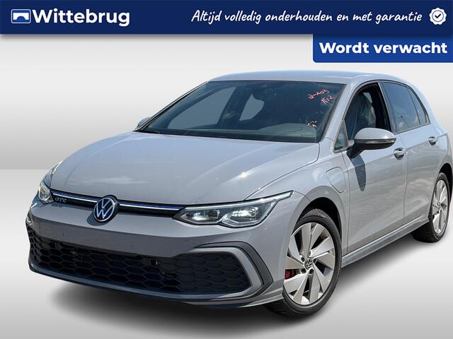 Volkswagen GOLF 1.4 eHybrid 245pk DSG GTE / Stuur & Stoelverwarming / LED Koplampen / Keyless / Navigatie / App-Connect / Camera / 17" LMV