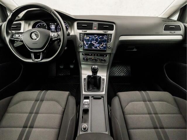 Volkswagen GOLF Variant 1.0 TSI Sportline (APPLE CARPLAY, NAVIGATIE, CAMERA, CLIMATE, SPORTSTOELEN, TREKHAAK, GETINT GLAS, PARKEERSENSOREN, NIEUWE APK, NIEUWSTAAT)