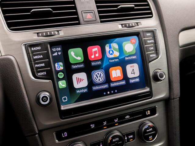 Volkswagen GOLF Variant 1.0 TSI Sportline (APPLE CARPLAY, NAVIGATIE, CAMERA, CLIMATE, SPORTSTOELEN, TREKHAAK, GETINT GLAS, PARKEERSENSOREN, NIEUWE APK, NIEUWSTAAT)