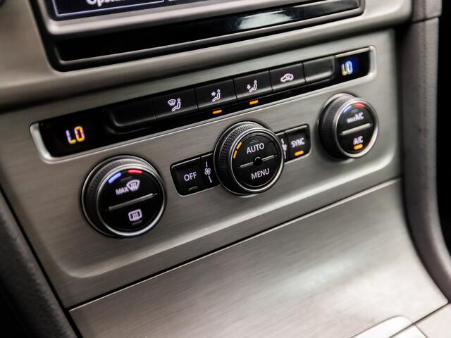 Volkswagen GOLF Variant 1.0 TSI Sportline (APPLE CARPLAY, NAVIGATIE, CAMERA, CLIMATE, SPORTSTOELEN, TREKHAAK, GETINT GLAS, PARKEERSENSOREN, NIEUWE APK, NIEUWSTAAT)