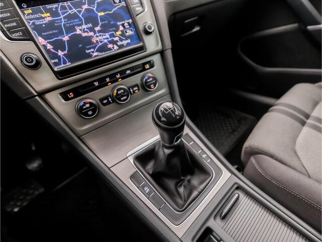 Volkswagen GOLF Variant 1.0 TSI Sportline (APPLE CARPLAY, NAVIGATIE, CAMERA, CLIMATE, SPORTSTOELEN, TREKHAAK, GETINT GLAS, PARKEERSENSOREN, NIEUWE APK, NIEUWSTAAT)