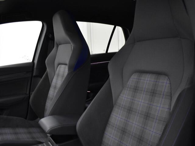 Volkswagen GOLF 1.4 245pk DSG eHybrid GTE · Navigatie · Keyless · Head-Up Display · Apple/Android Car Play · Sportstoelen · Parkeerassistent · Sfeerverlichting · Garantie t/m 20-01-2027 of 100.000km