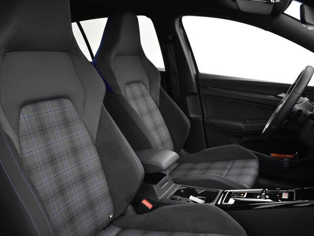 Volkswagen GOLF 1.4 245pk DSG eHybrid GTE · Navigatie · Keyless · Head-Up Display · Apple/Android Car Play · Sportstoelen · Parkeerassistent · Sfeerverlichting · Garantie t/m 20-01-2027 of 100.000km