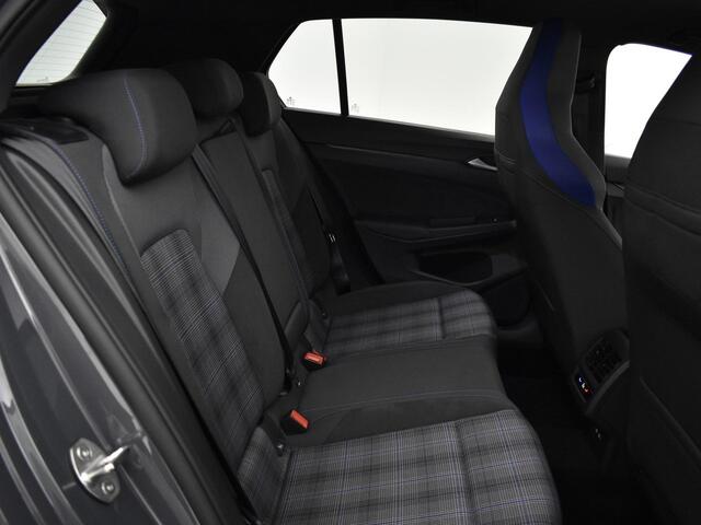 Volkswagen GOLF 1.4 245pk DSG eHybrid GTE · Navigatie · Keyless · Head-Up Display · Apple/Android Car Play · Sportstoelen · Parkeerassistent · Sfeerverlichting · Garantie t/m 20-01-2027 of 100.000km