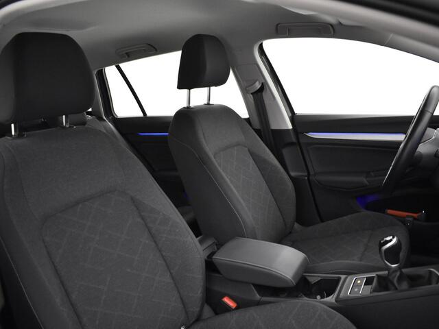 Volkswagen GOLF Variant 1.0 Tsi 110pk Life · Camera · Apple/Android Car Play · Navi · P-Sensoren · 16'' Inch · Garantie t/m 20-01-2027 of 100.000km