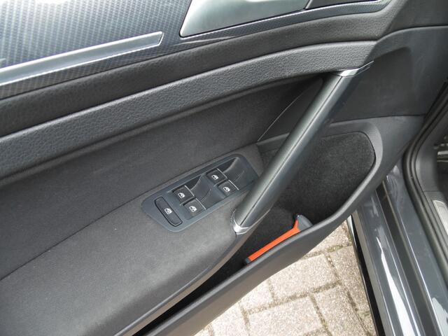 Volkswagen GOLF Variant 1.5 TSI Highline Business R