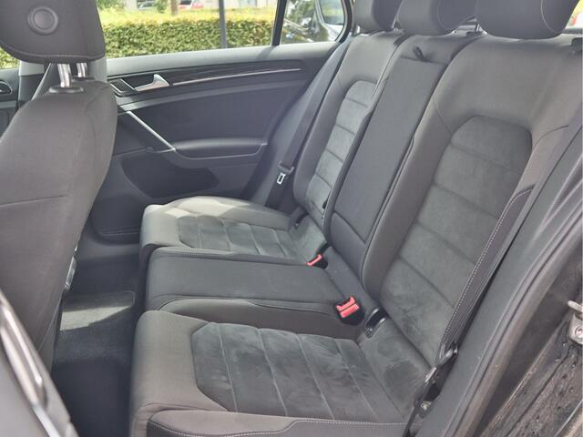 Volkswagen GOLF 1.5 TSI Highline Business R | Automaat | Stoelverwarming/Massage | Navigatie | Cruise Control |