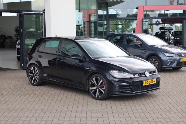 Volkswagen GOLF 2.0 TSI GTI Performance 230PK / 169kW DSG, 2e eigenaar door ons onderhouden, 18" LMV, panoramadak, leder / alcantara clark bekleding, privacy glas, groolicht assistent, adaptieve cruise control (acc), elektrisch verstel-, verwarm- en inklapbare buitenspie