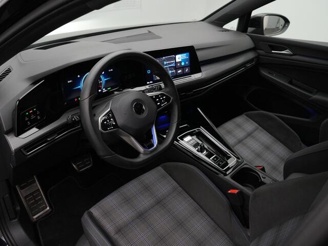 Volkswagen GOLF GTE 1.4 eHybrid 245 pk DSG | Pano | IQ Light | Achteruitrijcamera | Sportonderstel | Adaptive Cruise Control | 17 inch