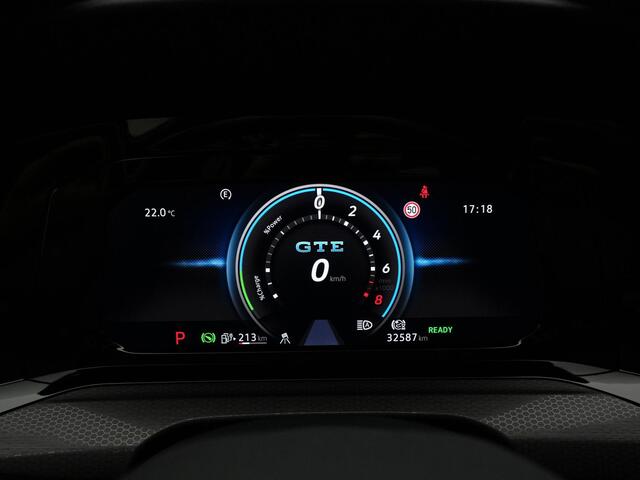 Volkswagen GOLF GTE 1.4 eHybrid 245 pk DSG | Pano | IQ Light | Achteruitrijcamera | Sportonderstel | Adaptive Cruise Control | 17 inch