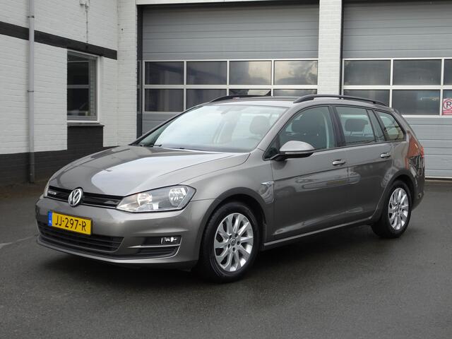 Volkswagen GOLF Variant 1.0 TSI Connected Series Automatische airco, licht metalen velgen, navigatie, cruise controle, parkeersensoren voor en achter, achteruitrijcamera, enz.