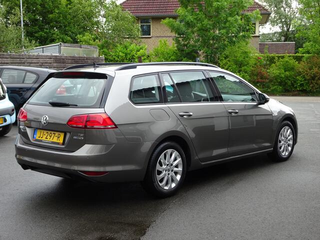 Volkswagen GOLF Variant 1.0 TSI Connected Series Automatische airco, licht metalen velgen, navigatie, cruise controle, parkeersensoren voor en achter, achteruitrijcamera, enz.