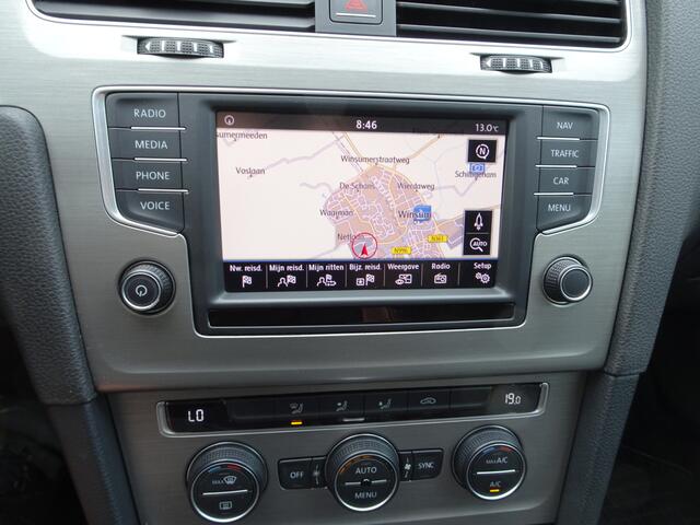 Volkswagen GOLF Variant 1.0 TSI Connected Series Automatische airco, licht metalen velgen, navigatie, cruise controle, parkeersensoren voor en achter, achteruitrijcamera, enz.