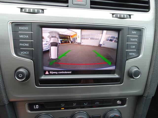 Volkswagen GOLF Variant 1.0 TSI Connected Series Automatische airco, licht metalen velgen, navigatie, cruise controle, parkeersensoren voor en achter, achteruitrijcamera, enz.