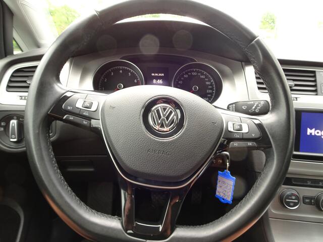 Volkswagen GOLF Variant 1.0 TSI Connected Series Automatische airco, licht metalen velgen, navigatie, cruise controle, parkeersensoren voor en achter, achteruitrijcamera, enz.