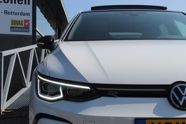 Volkswagen GOLF 1.5 eTSI 2x R-Line Business AUTOMAAT/Panoramadak/Navigatie/Sfeerverlichting/Adaptive cruise control/Climate control/Stuurverwarming/Stoelverwarming/Achteruitrijcamera/Parkeersensoren rondom/Keyless/Apple carplay/LED koplampen/18'' Lichtmetalen velgen.