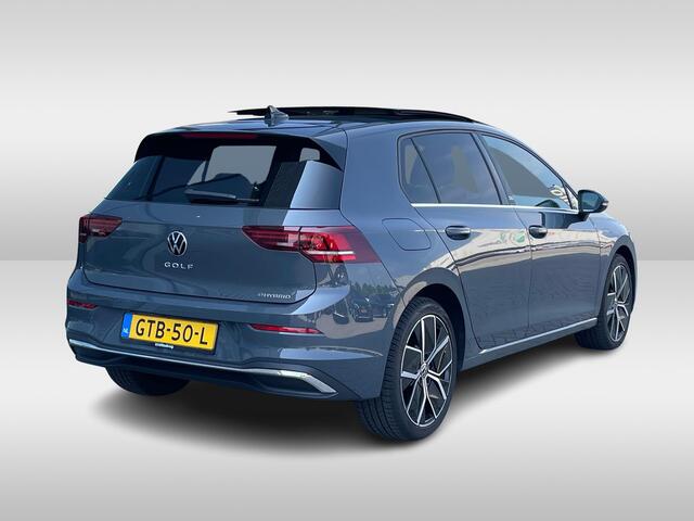 Volkswagen GOLF 1.5 eHybrid 204PK DSG 50 Edition / Panoramadak / Achteruitrijcamera / Side Assist / Keyless / 18'' LMV / VW