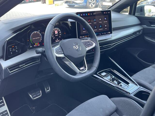 Volkswagen GOLF 1.5 eHybrid 204PK DSG 50 Edition / Panoramadak / Achteruitrijcamera / Side Assist / Keyless / 18'' LMV / VW