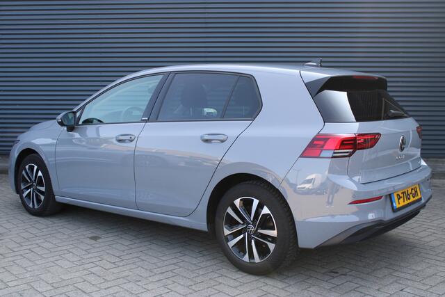 Volkswagen GOLF 1.5 eTSI Style Full-Led Navigatie Stuur-Stoelverwarming Sfeerverlichting NAP