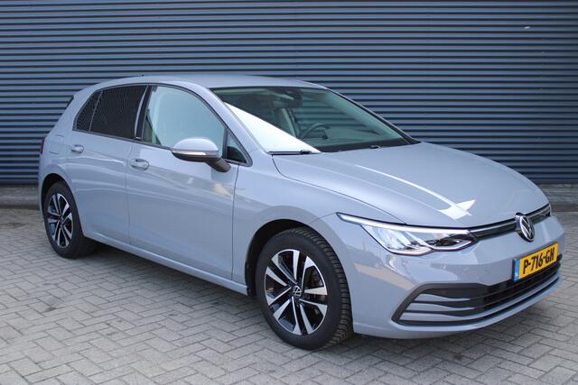 Volkswagen GOLF 1.5 eTSI Style Full-Led Navigatie Stuur-Stoelverwarming Sfeerverlichting NAP