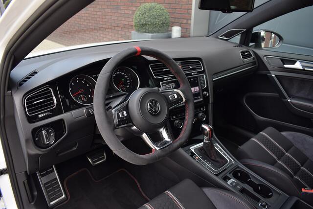 Volkswagen GOLF GTI Clubsport 2.0 TSI 265pk DSG | Schaalstoelen | Panoramadak