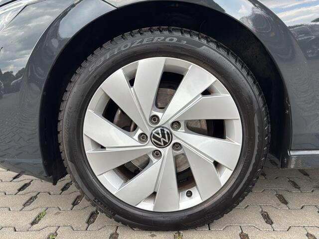 Volkswagen GOLF 1.5 TSI LIFE BUSINESS CAMERA/NAVI/CARPLAY/ACC