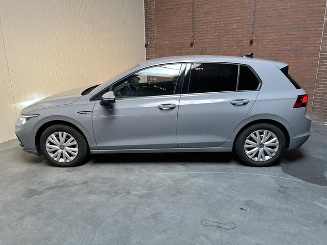 Volkswagen GOLF 1.5 TSI Style / 18" LMV/ MATRIX/ ELEKTR. STOELEN/ DIGITAL DASH/ APP-CONNECT/ CLIMA/ ADAPT. CRUISE/ PARK. SENSOREN + CAMERA/ DAB/ KEYLESS