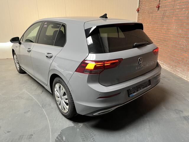 Volkswagen GOLF 1.5 TSI Style / 18" LMV/ MATRIX/ ELEKTR. STOELEN/ DIGITAL DASH/ APP-CONNECT/ CLIMA/ ADAPT. CRUISE/ PARK. SENSOREN + CAMERA/ DAB/ KEYLESS
