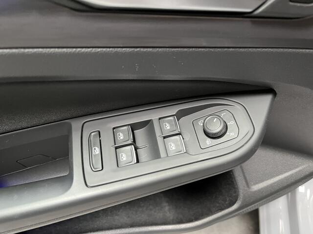 Volkswagen GOLF 1.5 TSI Style / 18" LMV/ MATRIX/ ELEKTR. STOELEN/ DIGITAL DASH/ APP-CONNECT/ CLIMA/ ADAPT. CRUISE/ PARK. SENSOREN + CAMERA/ DAB/ KEYLESS