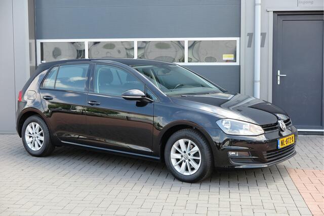 Volkswagen GOLF 1.2 TSI 81KW 110pk Trendline,Cruisecontrol , Trekhaak, Climate control, LMV. Nieuwe APK .