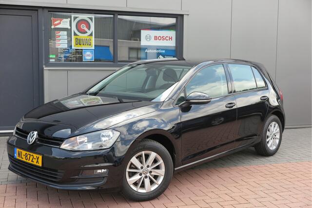 Volkswagen GOLF 1.2 TSI 81KW 110pk Trendline,Cruisecontrol , Trekhaak, Climate control, LMV. Nieuwe APK .
