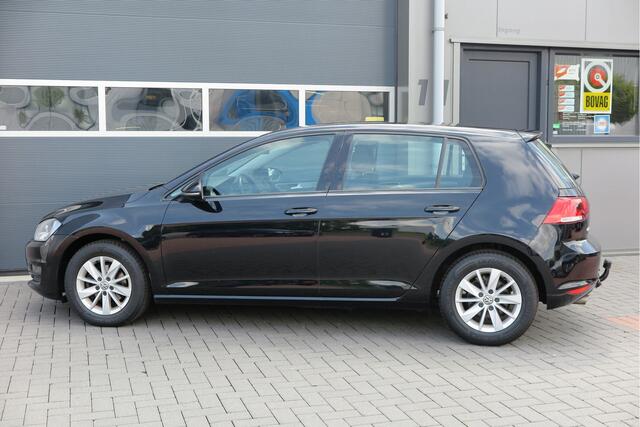 Volkswagen GOLF 1.2 TSI 81KW 110pk Trendline,Cruisecontrol , Trekhaak, Climate control, LMV. Nieuwe APK .