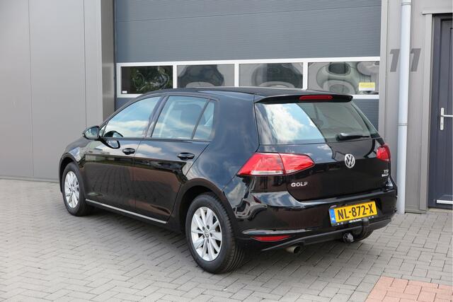 Volkswagen GOLF 1.2 TSI 81KW 110pk Trendline,Cruisecontrol , Trekhaak, Climate control, LMV. Nieuwe APK .