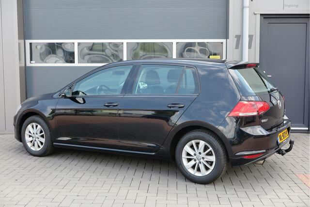 Volkswagen GOLF 1.2 TSI 81KW 110pk Trendline,Cruisecontrol , Trekhaak, Climate control, LMV. Nieuwe APK .