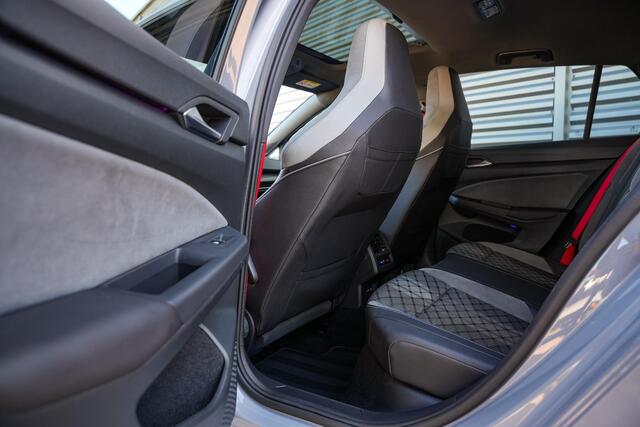 Volkswagen GOLF 1.5 eTSI R-Line Nardo Pano IQ Led Automaat