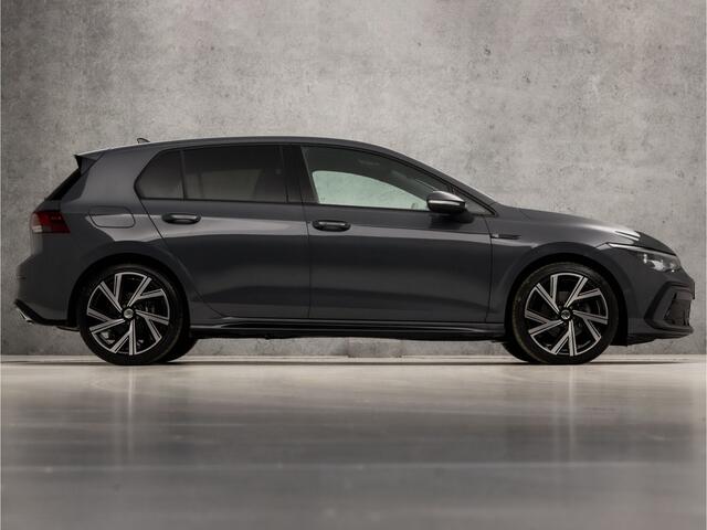 Volkswagen GOLF 1.5 TSI R-Line Sport 150Pk Automaat (CAMERA, APPLE CARPLAY, ELEKTRISCHE TREKHAAK, ADAPTIVE LED, STOELVERWARMING, DAB+, KUIPSTOELEN, STUURVERWARMING, ADAPTIVE CRUISE, ZWART HEMEL, NIEUWSTAAT)