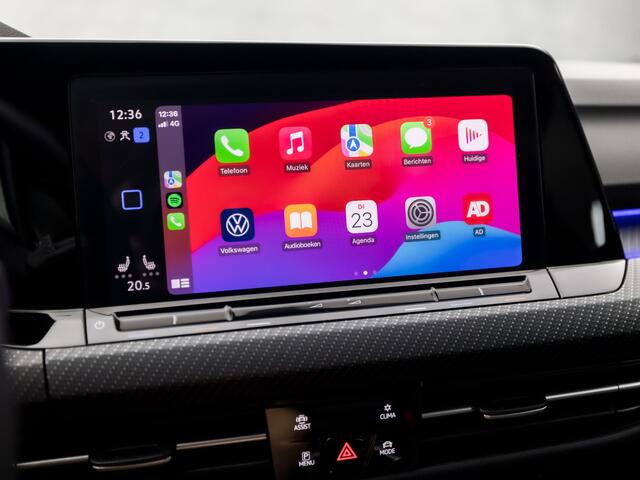 Volkswagen GOLF 1.5 TSI R-Line Sport 150Pk Automaat (CAMERA, APPLE CARPLAY, ELEKTRISCHE TREKHAAK, ADAPTIVE LED, STOELVERWARMING, DAB+, KUIPSTOELEN, STUURVERWARMING, ADAPTIVE CRUISE, ZWART HEMEL, NIEUWSTAAT)