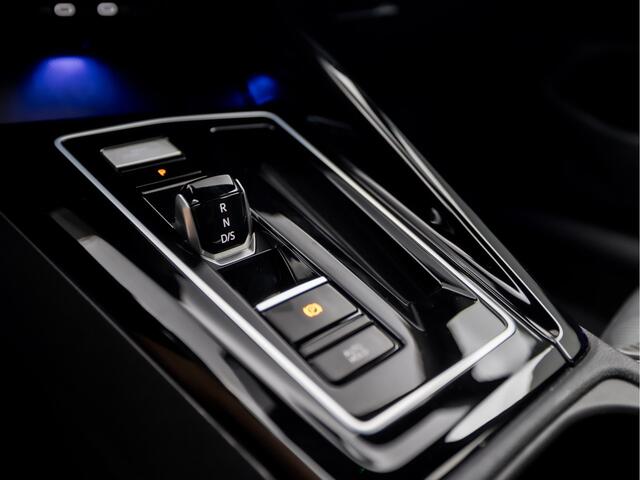 Volkswagen GOLF 1.5 TSI R-Line Sport 150Pk Automaat (CAMERA, APPLE CARPLAY, ELEKTRISCHE TREKHAAK, ADAPTIVE LED, STOELVERWARMING, DAB+, KUIPSTOELEN, STUURVERWARMING, ADAPTIVE CRUISE, ZWART HEMEL, NIEUWSTAAT)