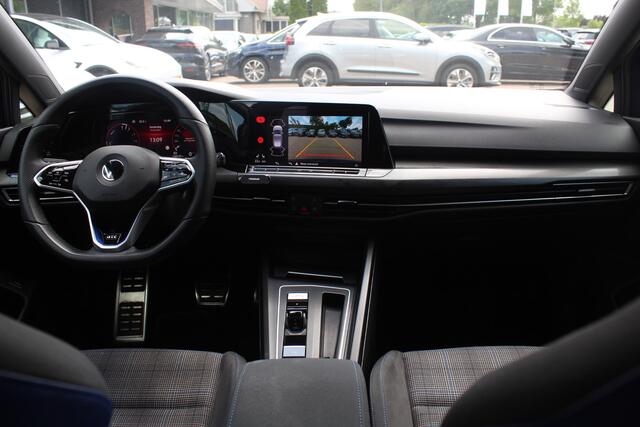 Volkswagen GOLF 1.4 eHybrid GTE / Camera / Navigatie / Sfeerverlichting / LED Koplampen / 18'' / Virtual Cockpit / DAB / Stoelverwarming / ACC