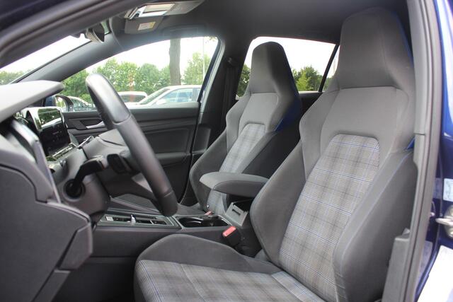 Volkswagen GOLF 1.4 eHybrid GTE / Camera / Navigatie / Sfeerverlichting / LED Koplampen / 18'' / Virtual Cockpit / DAB / Stoelverwarming / ACC