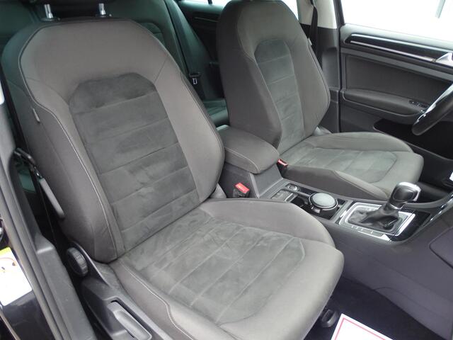 Volkswagen GOLF 1.5 TSI Highline Business R AUTOMAAT|NAVIGATIE|PARKEER SENSOREN|ADAPTIVE CRUISE CONTROL|LED KOPLAPEN|R-LINE|STOELVERWARMING|AIRCO ECC|