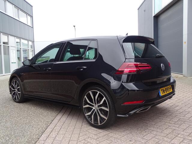 Volkswagen GOLF 1.5 TSI Highline Business R AUTOMAAT|NAVIGATIE|PARKEER SENSOREN|ADAPTIVE CRUISE CONTROL|LED KOPLAPEN|R-LINE|STOELVERWARMING|AIRCO ECC|