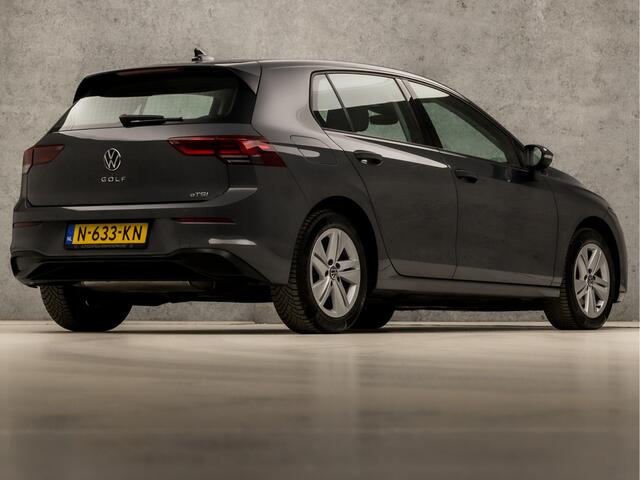 Volkswagen GOLF 1.0 eTSI Sport Automaat (APPLE CARPLAY, GROOT NAVI, KEYLESS, SFEERVERLICHTING, SPORTSTOELEN, LM VELGEN, PARKEERSENSOREN, ADAPTIVE CRUISE, NIEUWSTAAT)