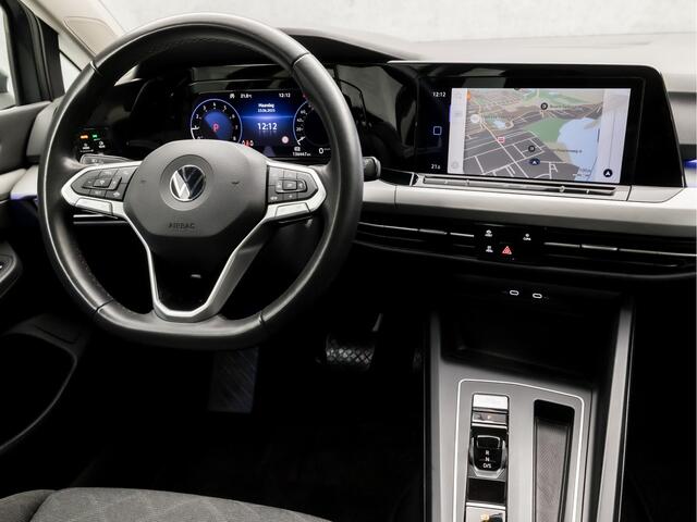Volkswagen GOLF 1.0 eTSI Sport Automaat (APPLE CARPLAY, GROOT NAVI, KEYLESS, SFEERVERLICHTING, SPORTSTOELEN, LM VELGEN, PARKEERSENSOREN, ADAPTIVE CRUISE, NIEUWSTAAT)