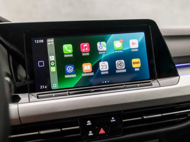 Volkswagen GOLF 1.0 eTSI Sport Automaat (APPLE CARPLAY, GROOT NAVI, KEYLESS, SFEERVERLICHTING, SPORTSTOELEN, LM VELGEN, PARKEERSENSOREN, ADAPTIVE CRUISE, NIEUWSTAAT)