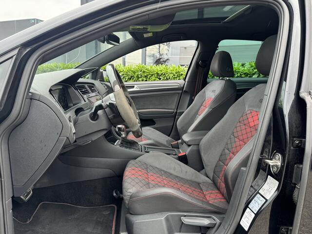 Volkswagen GOLF 7,5 GTI TCR 2.0 TSI Stage2 DSG / Aut. Dynaudio Panoramadak Milltek 91dkm!!
